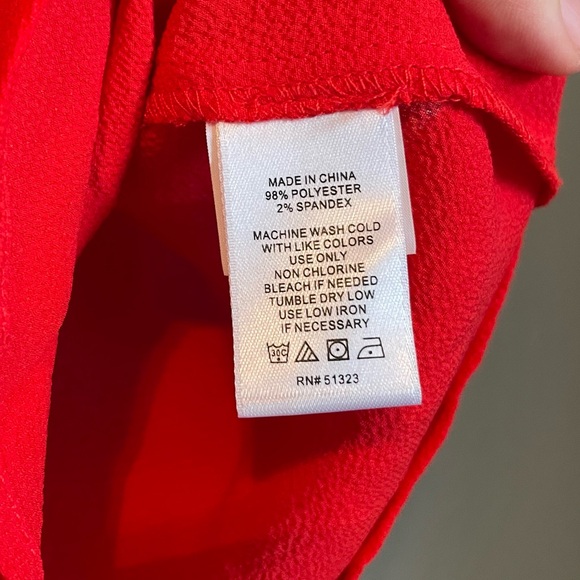 NWT CeCe Sz Small Women’s Short Sleeve V-neck Red Button Blouse Top Ret $69! - Picture 5 of 8